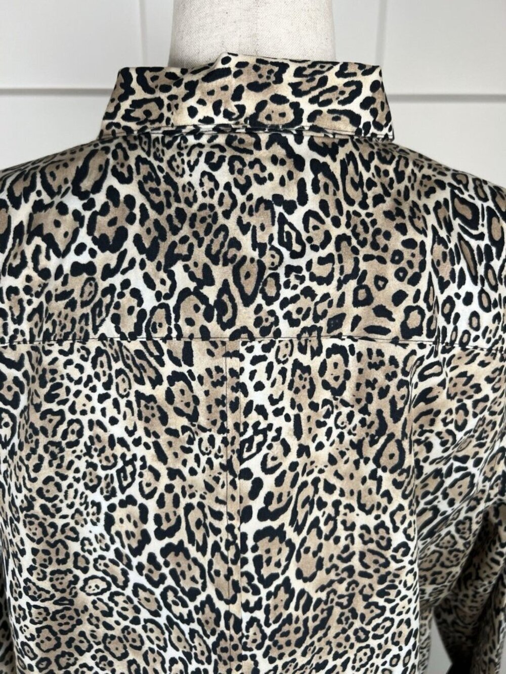Chico’s No Iron Animal Print Shirt Size 3 Leopard Button Front Cotton Blouse - Picture 5 of 9